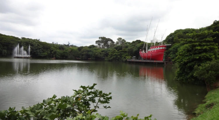 Lagoa Isaura Teles Alves de Lima, no Parque Portugal (Lagoa do Taquaral) em Campinas/SP | Foto: Rafael Henrique Figueira na Wikipedia 