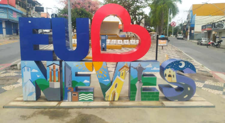 Monumento "Eu amo Neves" em 2021 | Foto: Wendellmbh - imóveis em São José dos Pinhais