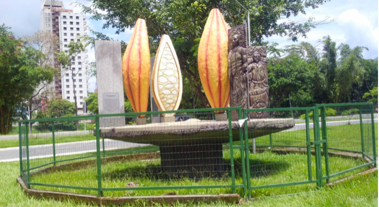 Esculturas de Cacaus na Praça do Cacau em Itabuna - BA | Foto de Gilson dos Santos - aluguel de temporada em Itabuna