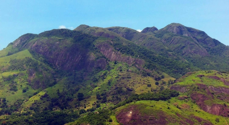 Mestre Álvaro, visto da BR-101 entre os bairros Planalto Serrano e Vista da Serra II. | Foto: Denis Rizzoli