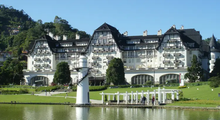 Palácio Quitandinha em Petrópolis/RJ | Foto: Daniel Sant'Anna Lisbôa | Aluguel de temporada em Petrópolis com gestão profissional: conheça o Anfitrião Prime
