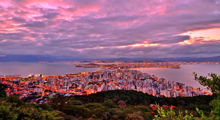 Morro da Cruz, Florianópolis - SC, Brazil | Foto: Oscar Fava na Wikipedia