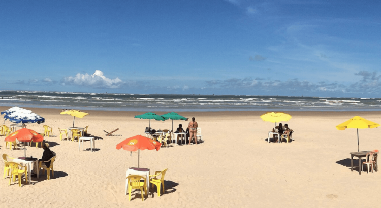 Foto: Paulo JC Nogueira na Wikipedia | Orla Atalaia – Aracaju, Sergipe