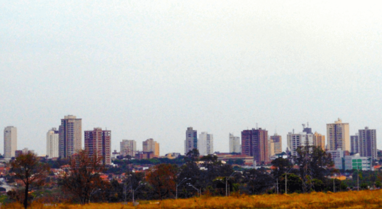 Foto: Caiocapelari na Wikipedia | Aluguel de temporada em Araçatuba: rentabilidade e oportunidades para proprietários