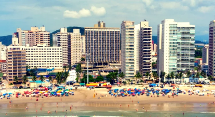 Foto: Governo do Estado de São Paulo na Wikipedia do aluguel de temporada no Guarujá